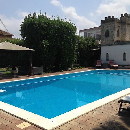 Villa Guelfi กาสชินา ภายนอก รูปภาพ