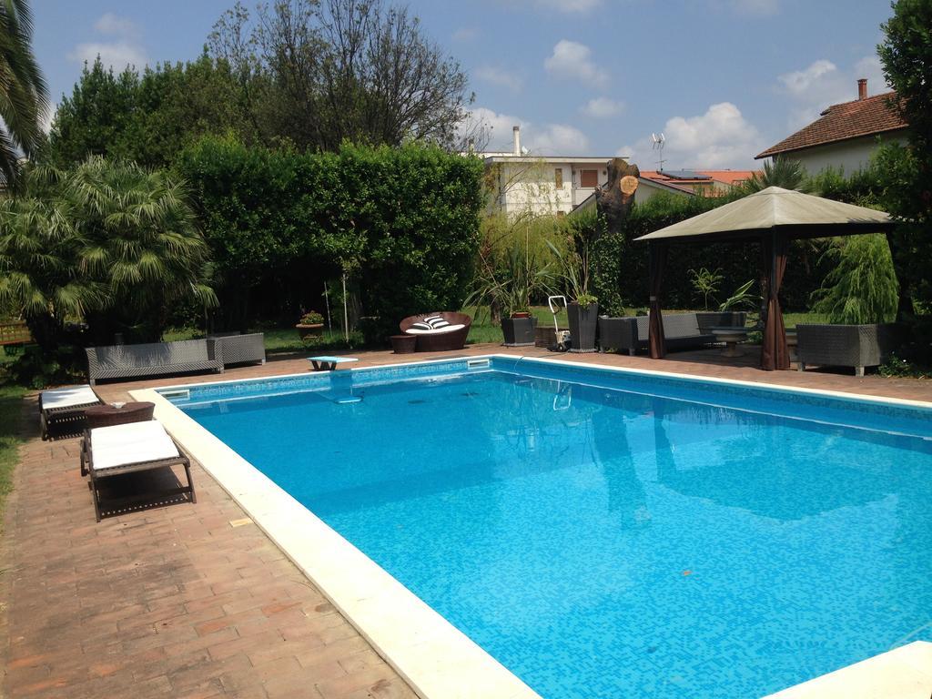Villa Guelfi กาสชินา ภายนอก รูปภาพ