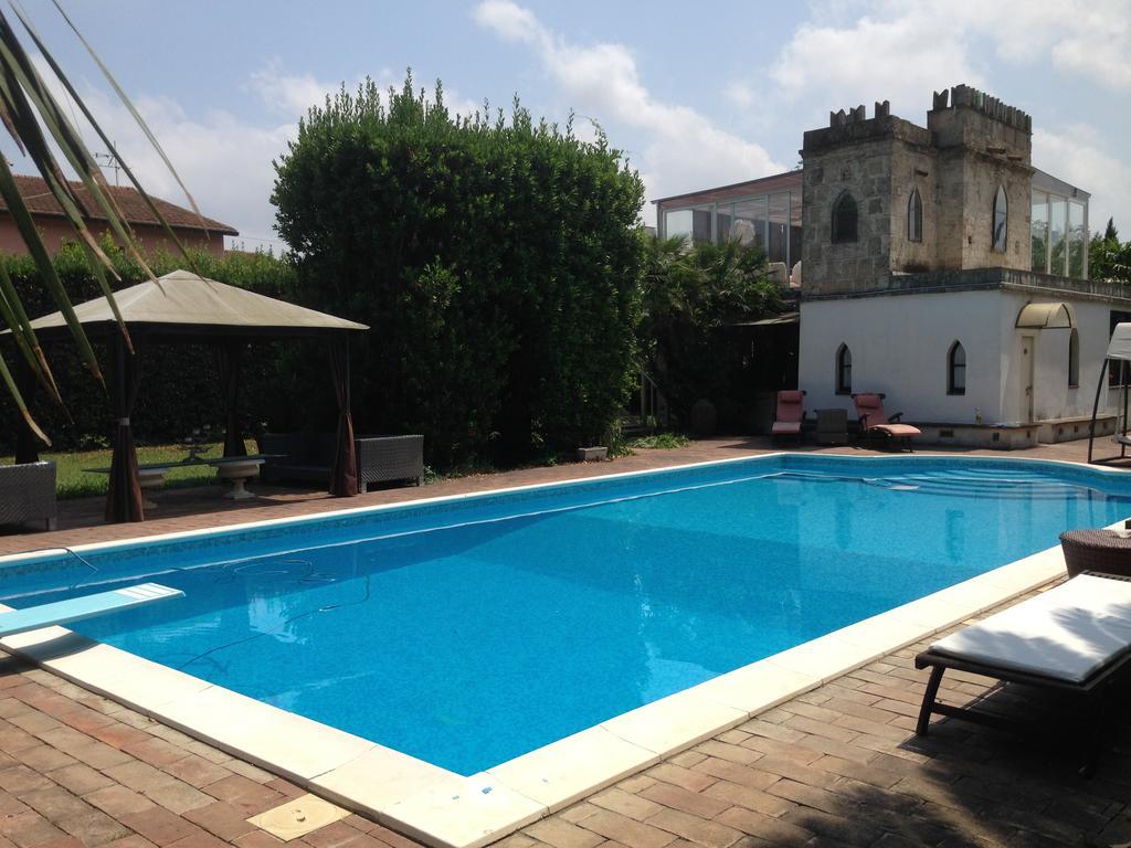 Villa Guelfi กาสชินา ภายนอก รูปภาพ